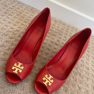 Beautiful bright Tory Burch wedges. Slightly worn/in perfect condition!